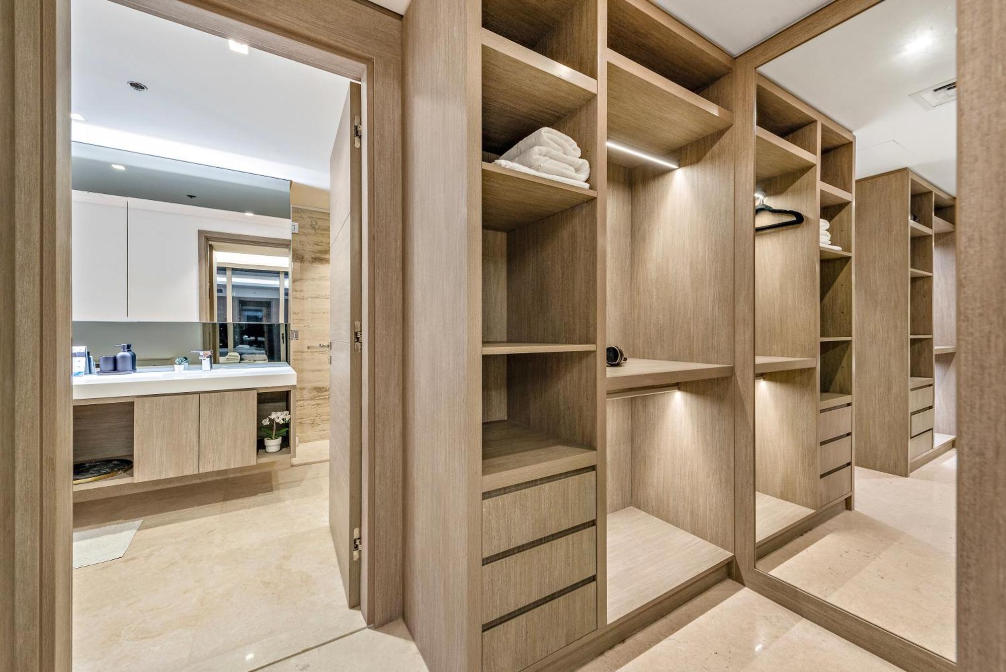 Elegant 1br With Walk-in Closet & Burj Views * Dubai